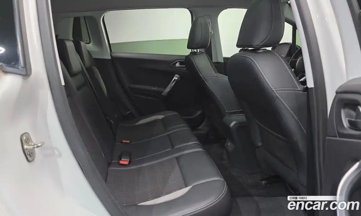 Peugeot 2008 2015 1.6 гидро в Москве № 320548, фото 12