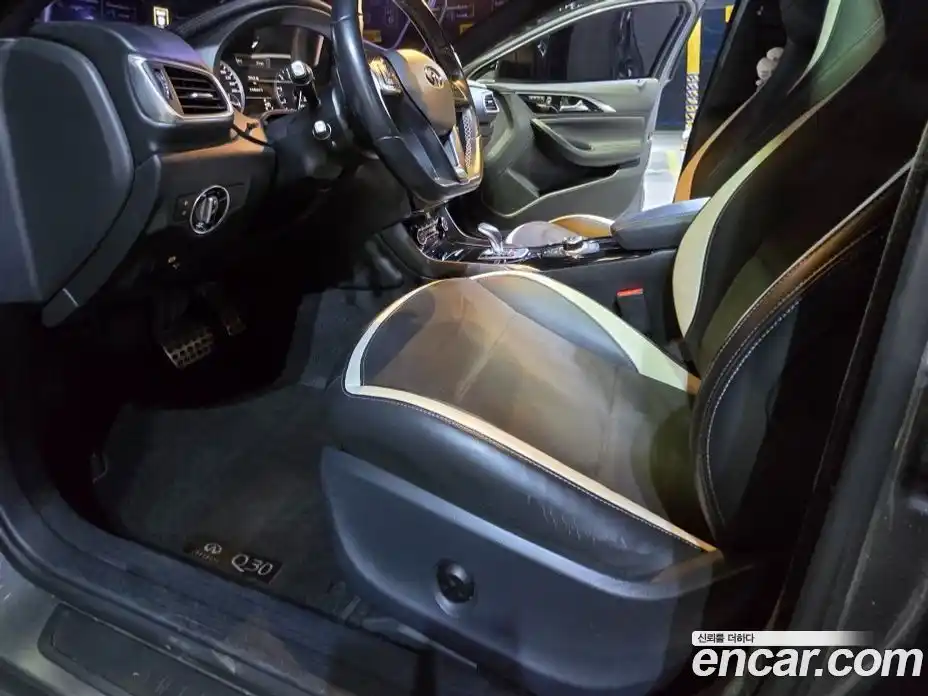 Infiniti Q30 2017 2.0 гидро в Москве № 500429, фото 16