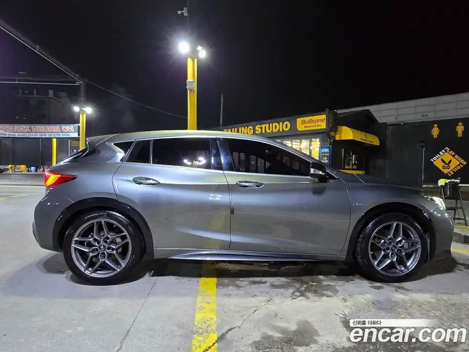 Infiniti Q30 2017 2.0 гидро в Москве № 500429, фото 8
