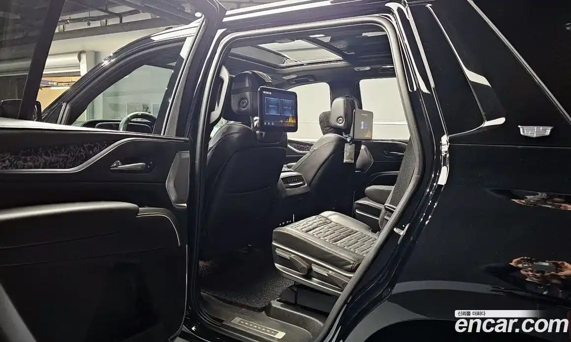 Cadillac Escalade 2022 6.2 гидро в Москве № 500682, фото 11