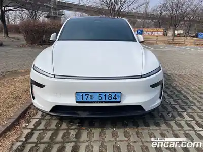 Tesla Model Y, 2025