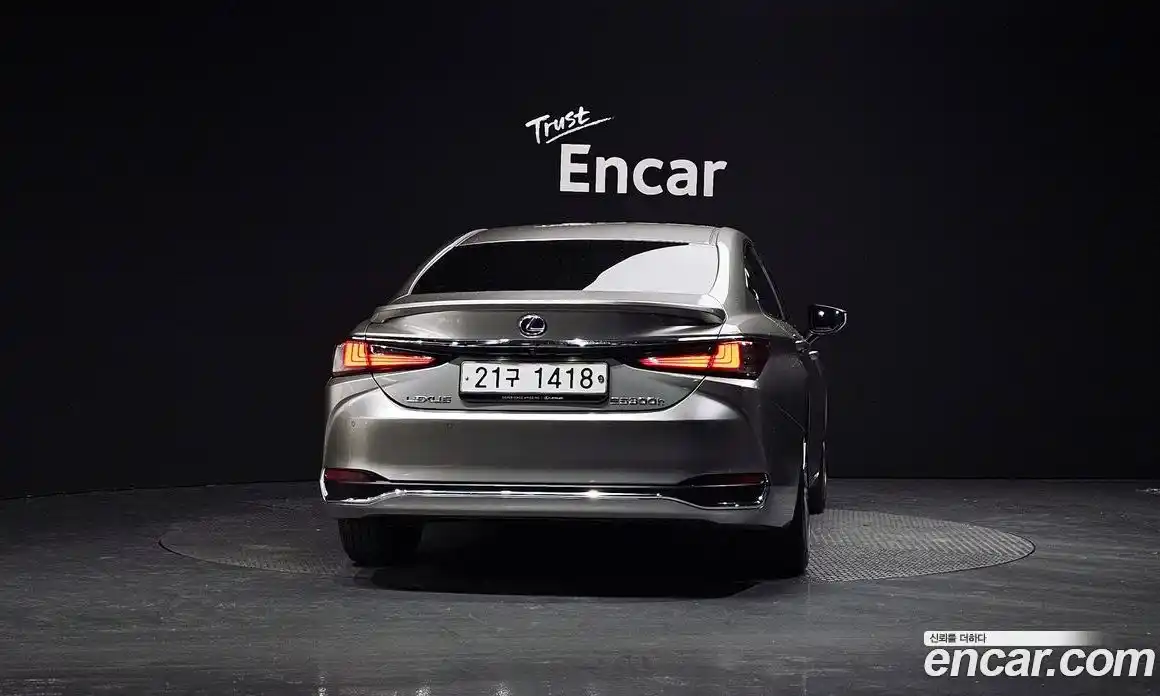 Lexus ES 2019 2.5 гидро в Москве № 628598, фото 4