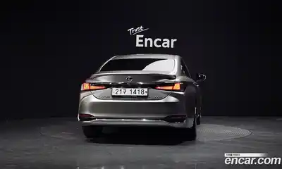 Lexus ES 2019 2.5 гидро в Москве № 628598, миниатюра 4