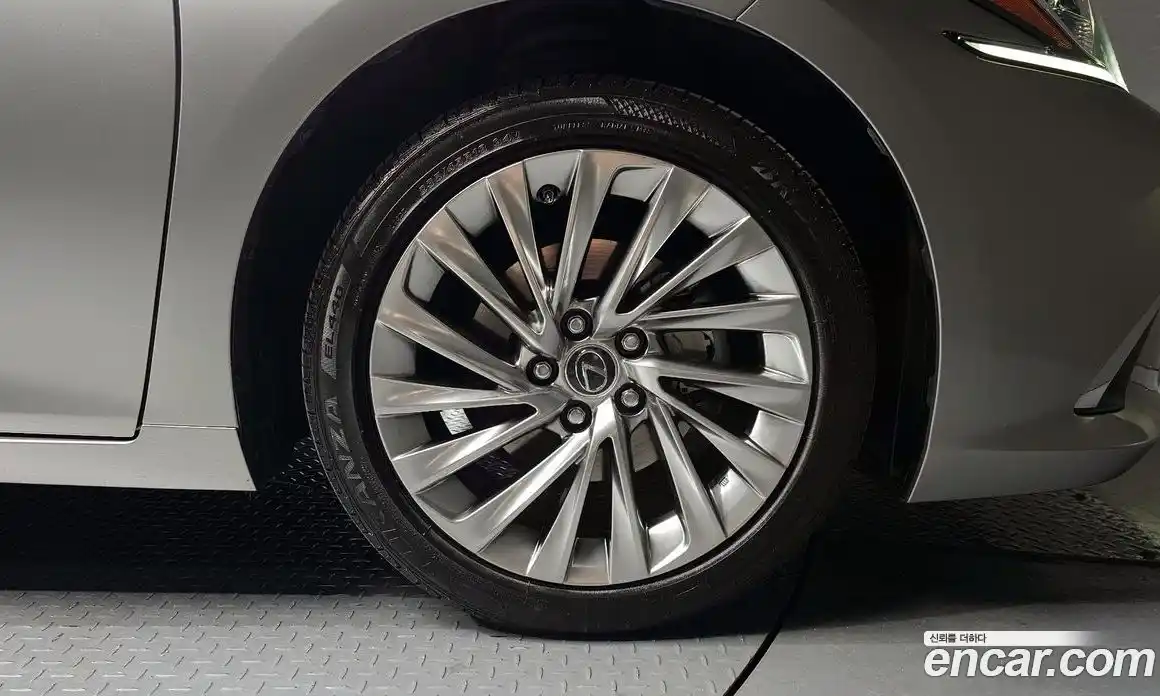 Lexus ES 2019 2.5 гидро в Москве № 628598, фото 5