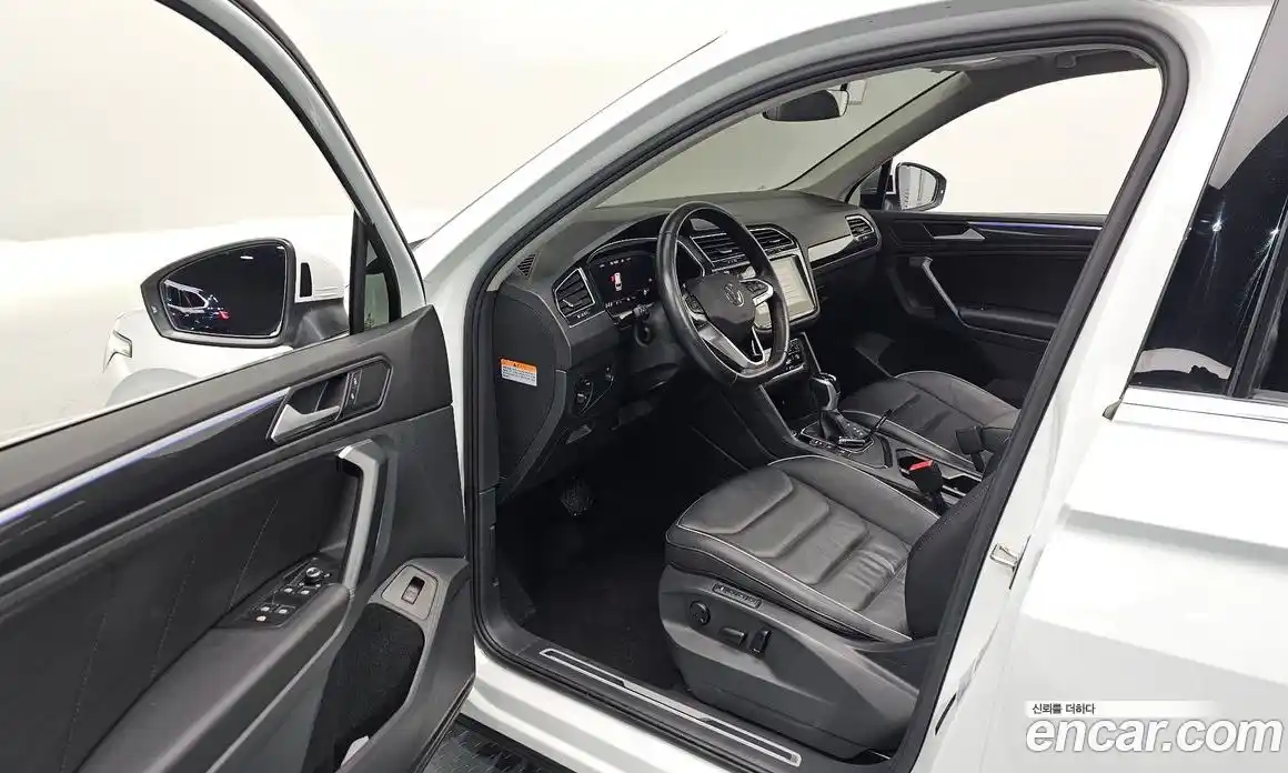 Volkswagen Tiguan 2022 2.0 гидро в Москве № 725092, фото 11