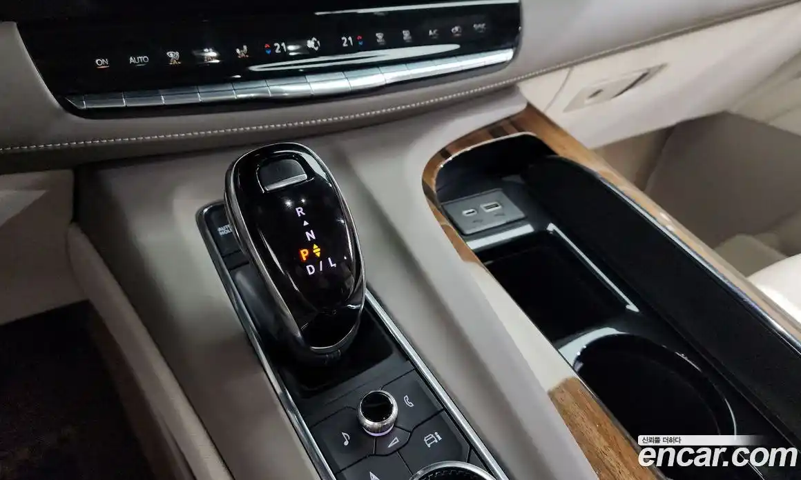 Cadillac Escalade 2022 6.2 гидро в Москве № 747407, фото 9