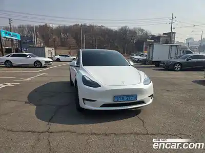Tesla Model Y, 2024