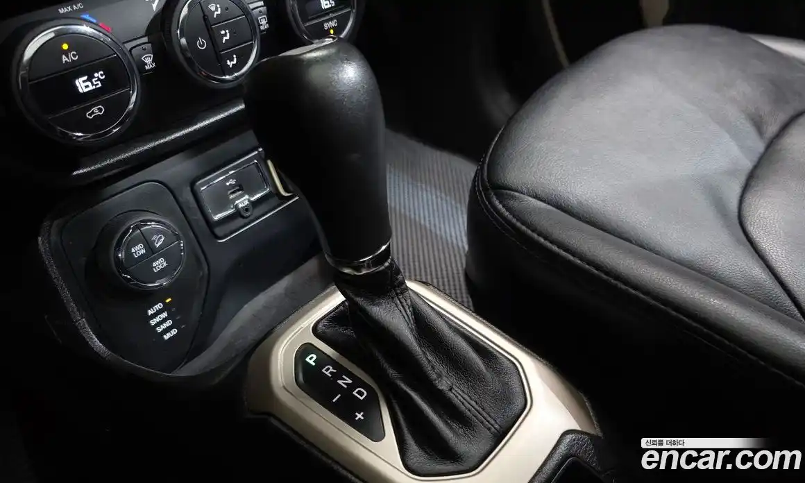 Jeep Renegade 2016 2.0 гидро в Москве № 826518, фото 8