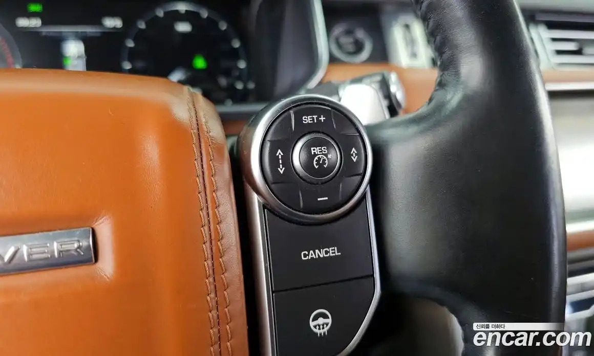 Land Rover Range-Rover 2016 4.4 гидро в Москве № 975642, фото 17