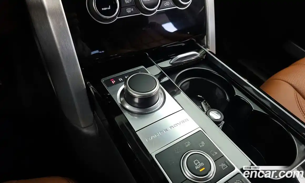 Land Rover Range-Rover 2016 4.4 гидро в Москве № 975642, фото 9