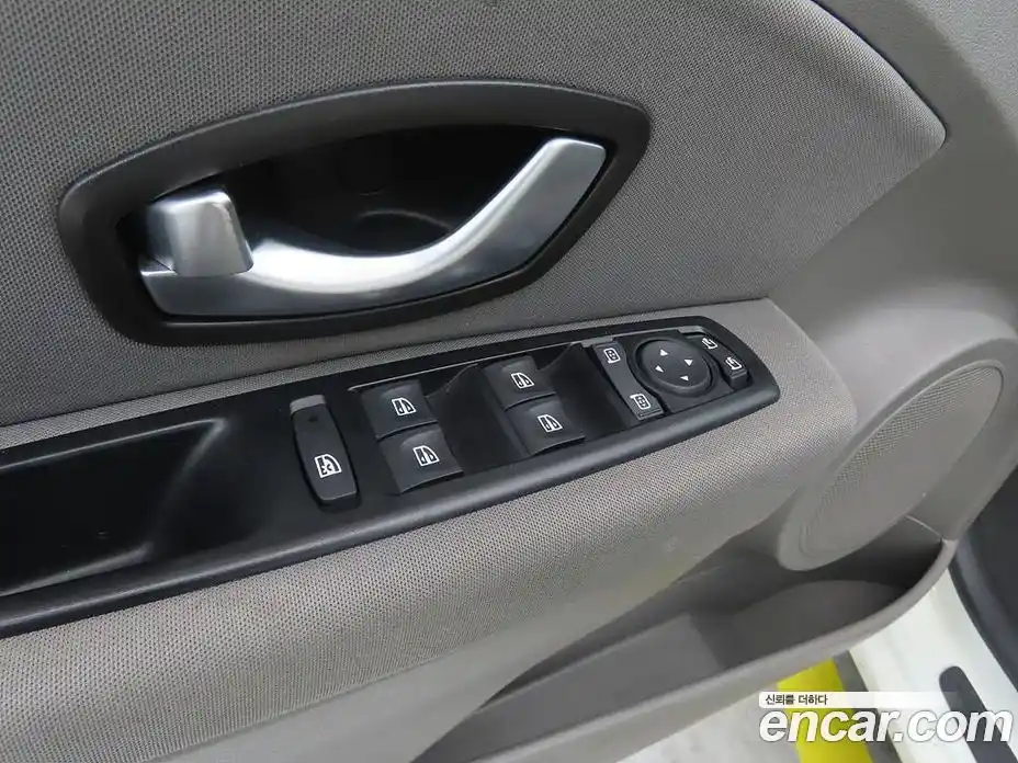 Renault SM3 2010 1.6 Автомат в Москве № 1003989, фото 14