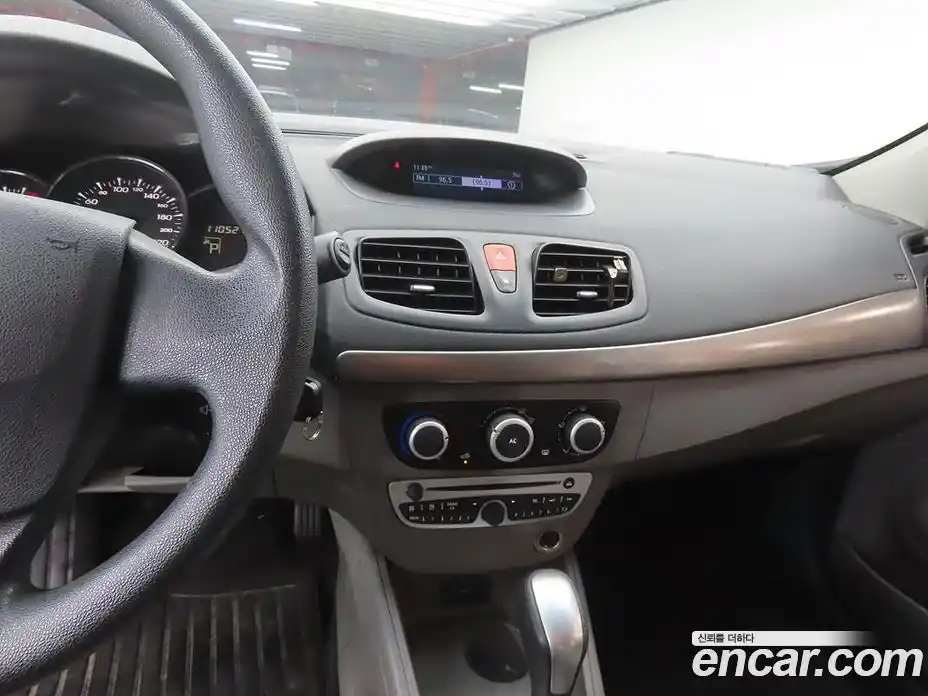 Renault SM3 2010 1.6 Автомат в Москве № 1003989, фото 10