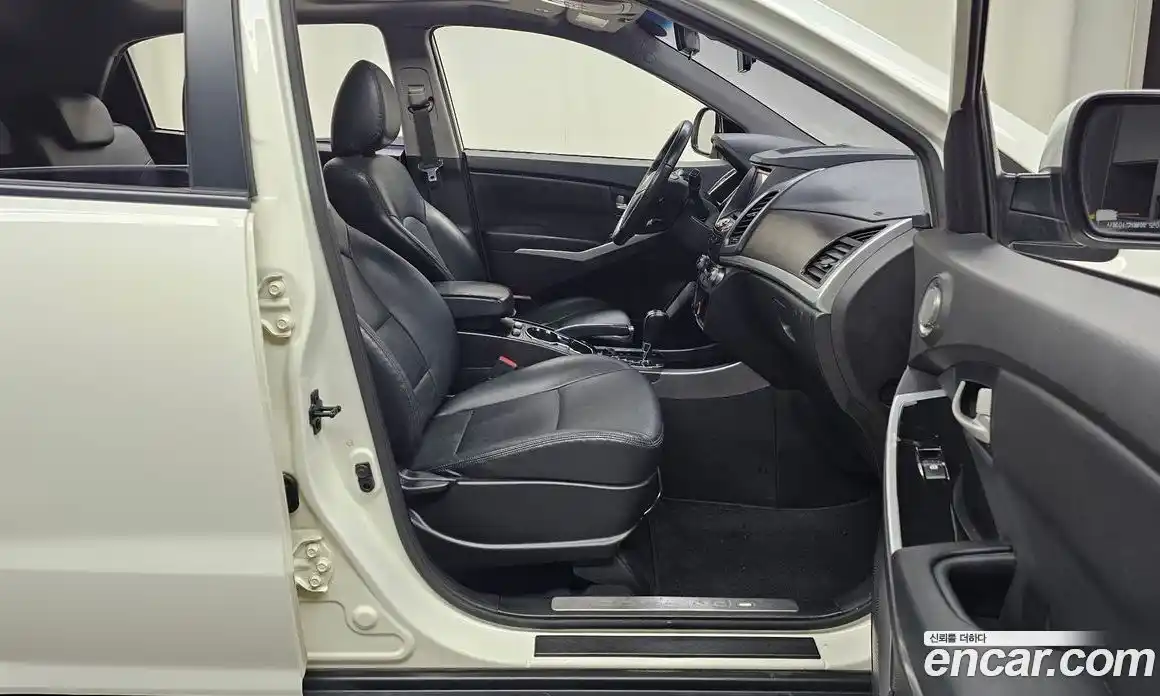 SsangYong Korando 2015 2.0 Автомат в Москве № 1011166, фото 11