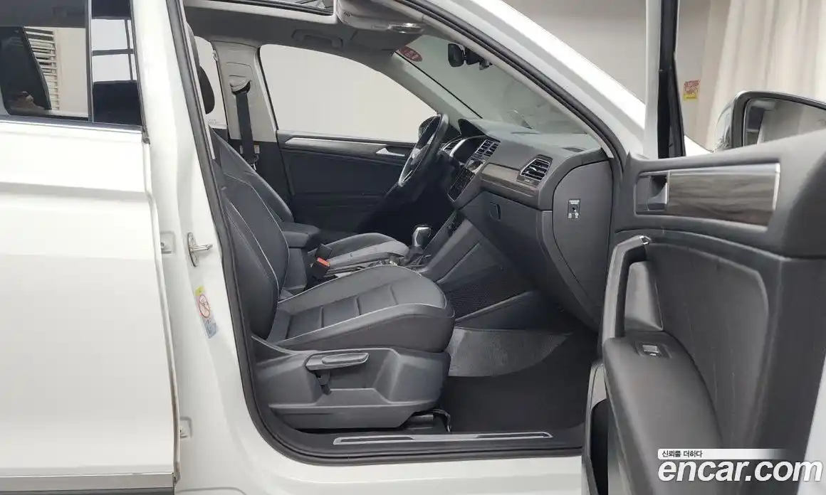 Volkswagen Tiguan 2022 2.0 гидро в Москве № 168489, фото 11