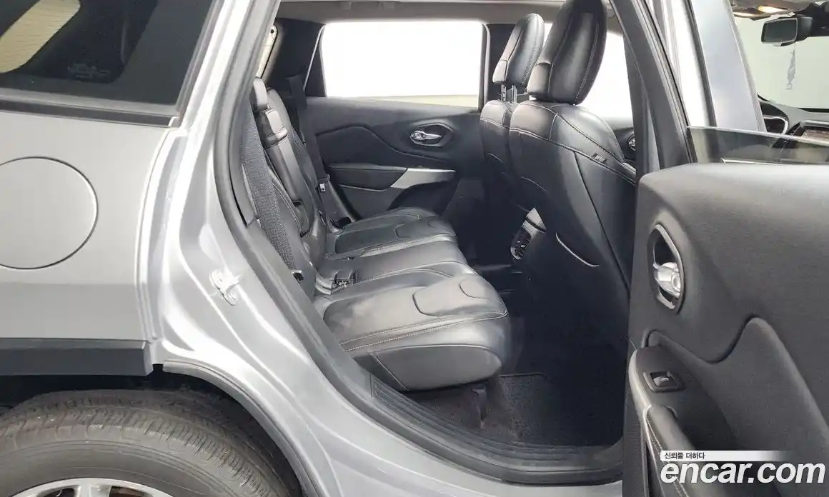 Jeep Cherokee 2017 2.4 гидро в Москве № 169771, фото 12