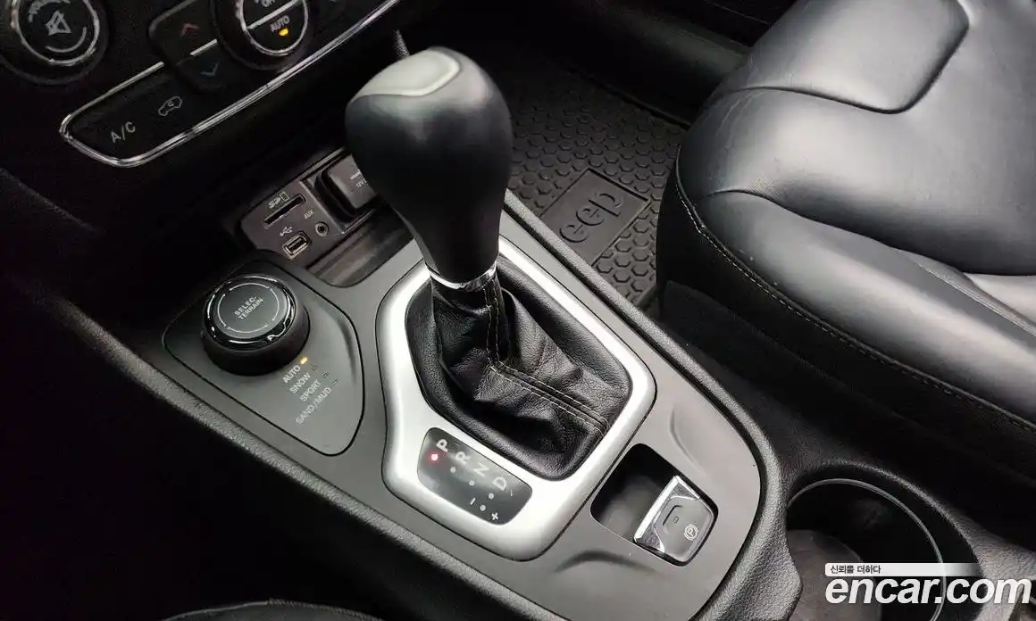 Jeep Cherokee 2017 2.4 гидро в Москве № 169771, фото 9