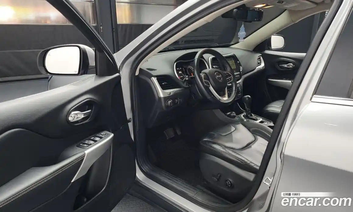 Jeep Cherokee 2017 2.4 гидро в Москве № 169771, фото 10