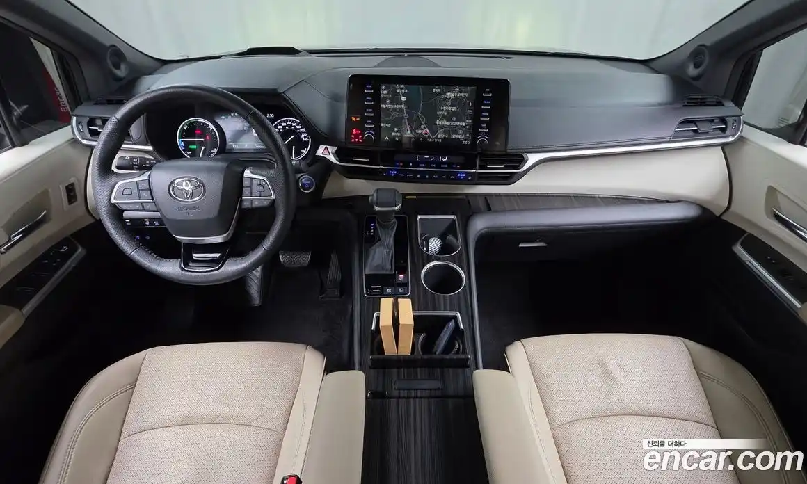 Toyota Sienna 2021 2.5 гидро в Москве № 170256, фото 7
