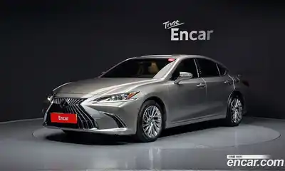 Lexus ES, 2022
