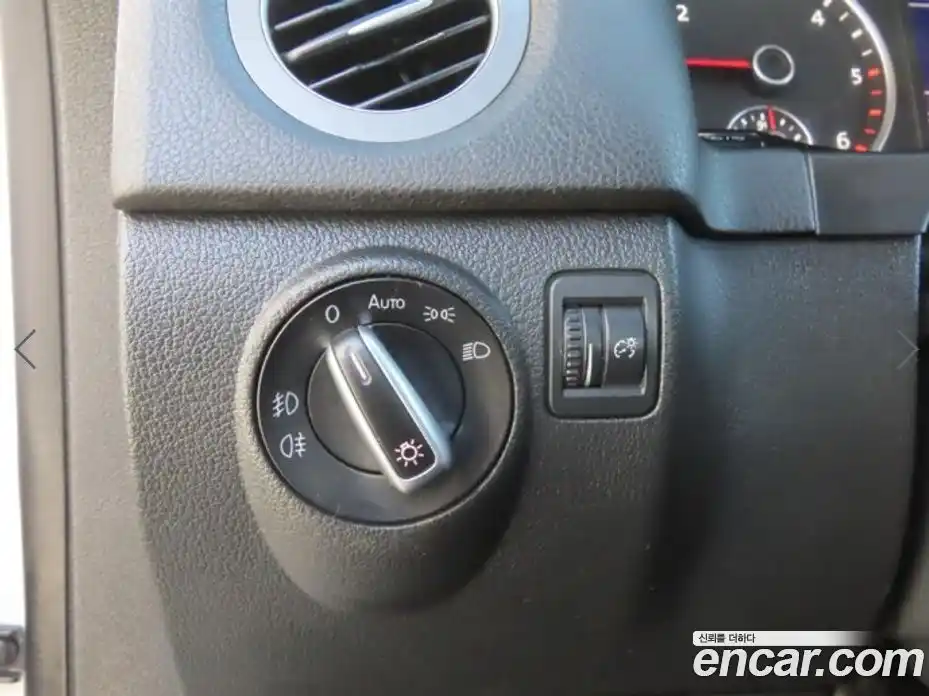 Volkswagen Tiguan 2015 2.0 гидро в Москве № 199347, фото 16