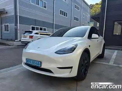 Tesla Model Y, 2023