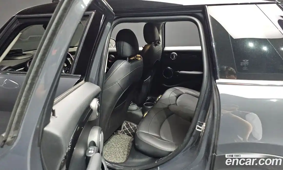 Mini Cooper 2019 2.0 гидро в Москве № 224021, фото 12