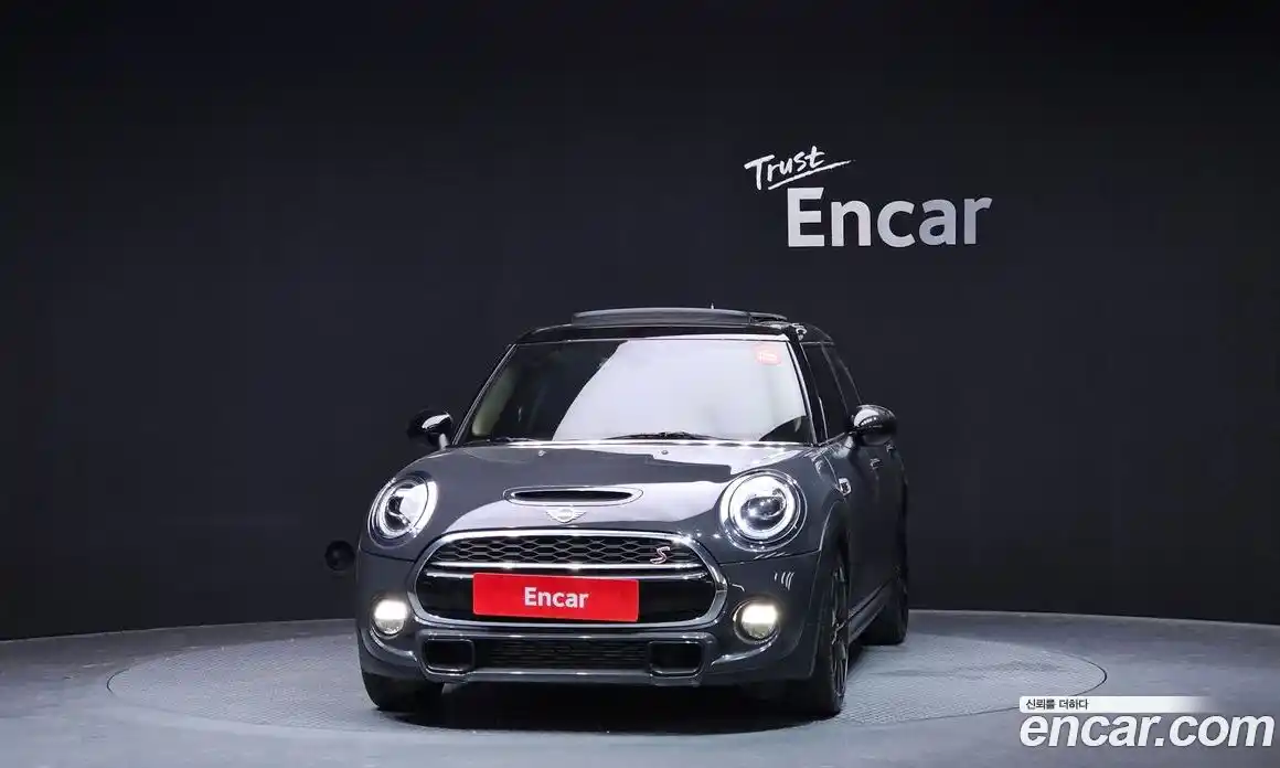 Mini Cooper 2019 2.0 гидро в Москве № 224021, фото 3