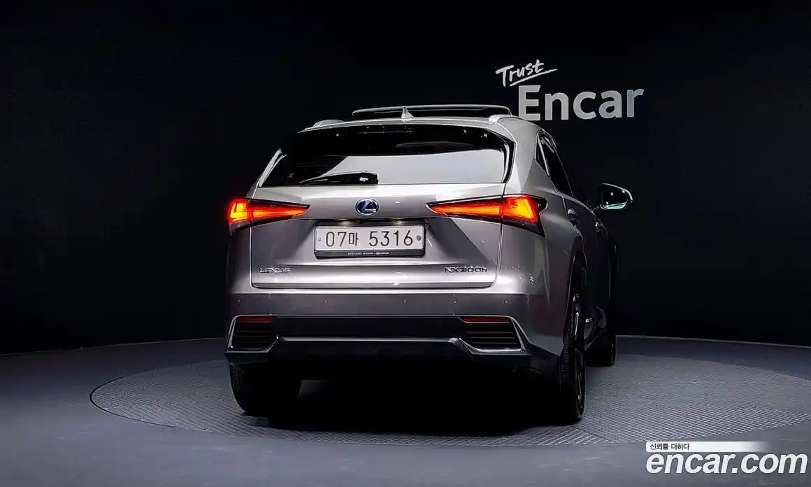 Lexus NX 2017 2.5 гидро в Москве № 232009, фото 4