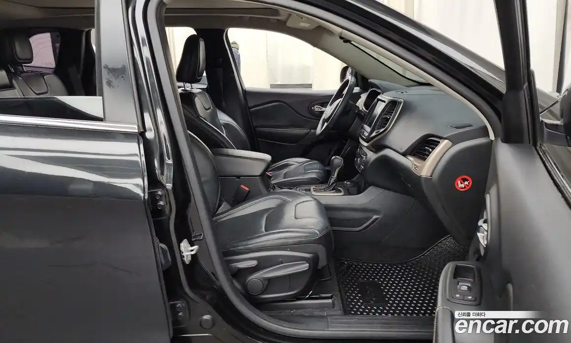 Jeep Cherokee 2015 2.0 гидро в Москве № 232610, фото 11