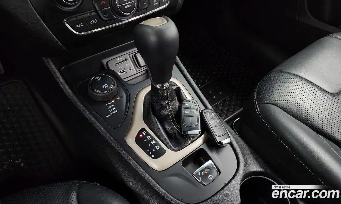 Jeep Cherokee 2015 2.0 гидро в Москве № 232610, фото 9
