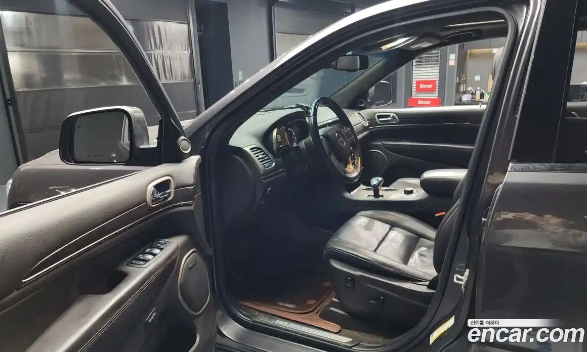 Jeep Cherokee 2015 3.0 гидро в Москве № 232778, фото 10