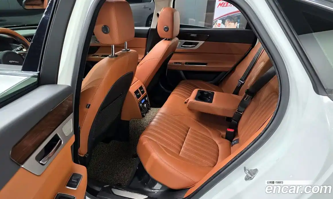 Jaguar XF 2018 2.0 гидро в Москве № 256054, фото 12