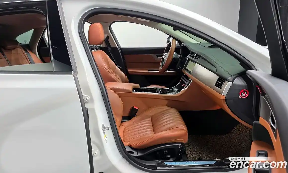 Jaguar XF 2018 2.0 гидро в Москве № 256054, фото 10