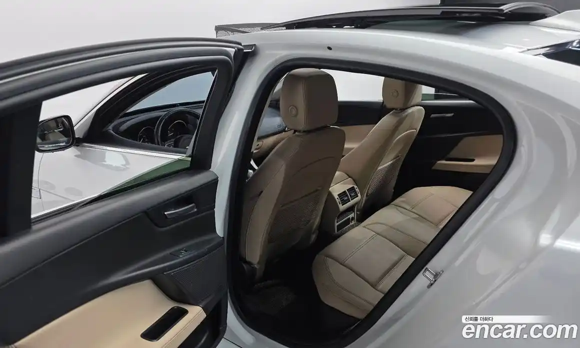 Jaguar XE 2016 2.0 гидро в Москве № 295826, фото 18