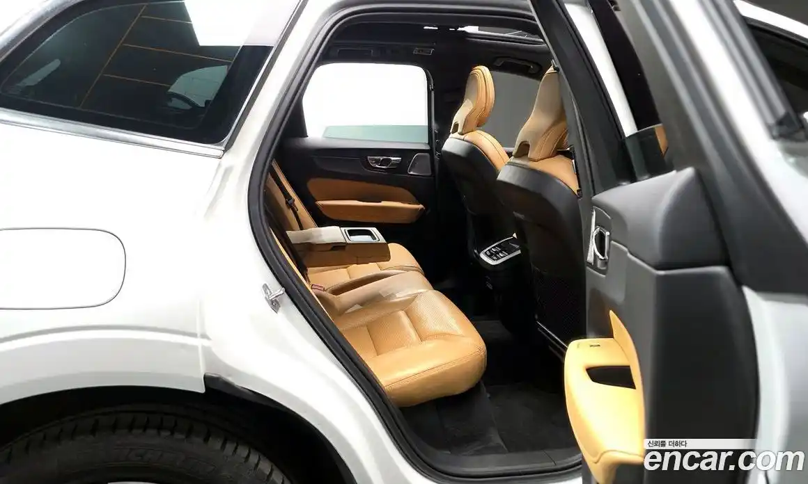 Volvo XC60 2020 2.0 гидро в Москве № 344179, фото 12