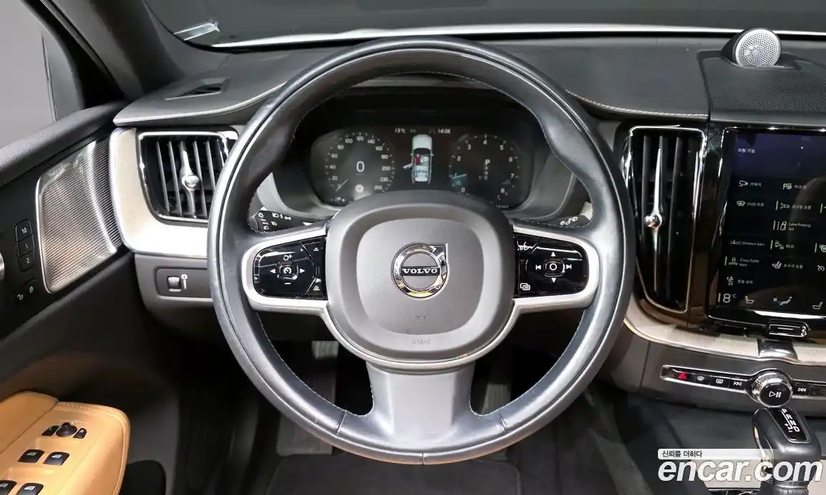 Volvo XC60 2020 2.0 гидро в Москве № 344179, фото 13