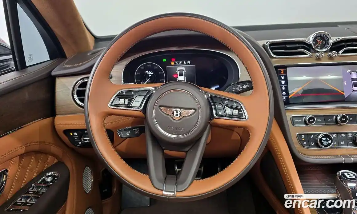 Bentley Bentayga 2023 4.0 гидро в Москве № 418260, фото 13