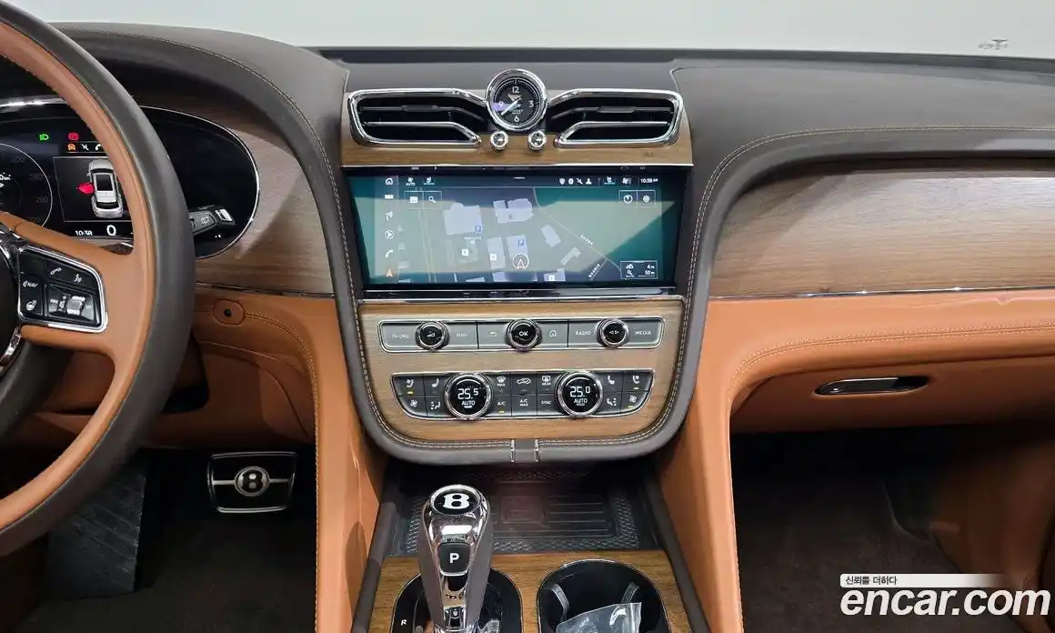 Bentley Bentayga 2023 4.0 гидро в Москве № 418260, фото 19