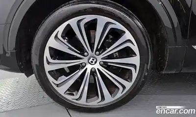 Bentley Bentayga 2023 4.0 гидро в Москве № 418260, миниатюра 5