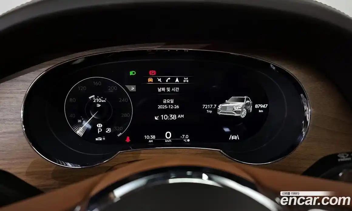 Bentley Bentayga 2023 4.0 гидро в Москве № 418260, фото 8