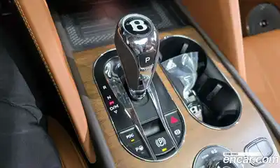 Bentley Bentayga 2023 4.0 гидро в Москве № 418260, миниатюра 9