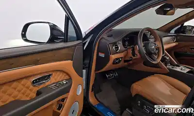 Bentley Bentayga 2023 4.0 гидро в Москве № 418260, миниатюра 10