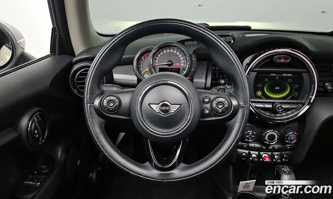 Mini Cooper 2017 1.5 гидро в Москве № 499296, фото 13