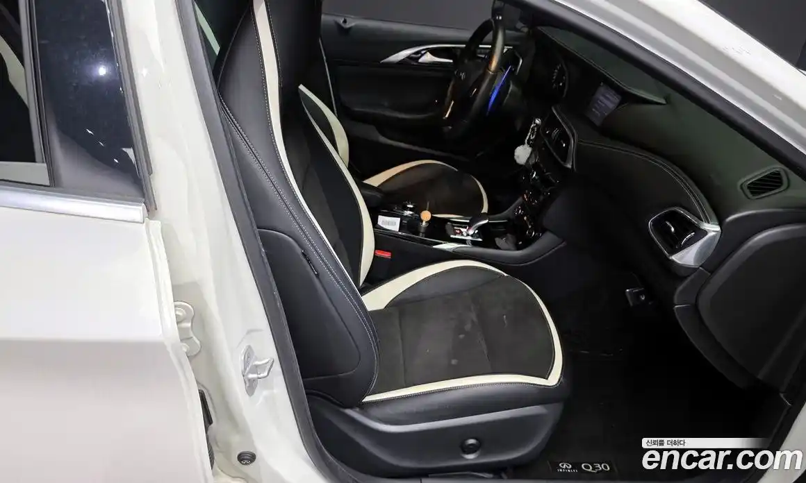 Infiniti Q30 2017 2.0 гидро в Москве № 500374, фото 12