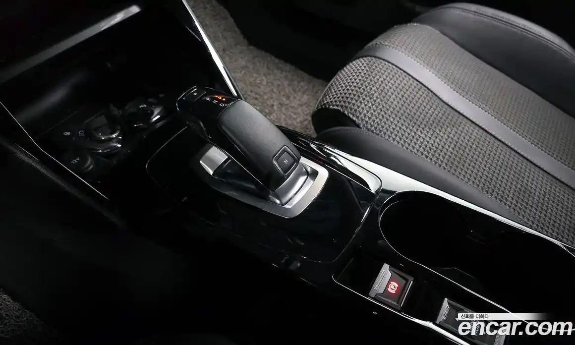 Peugeot 2008 2021 1.5 гидро в Москве № 500488, фото 9