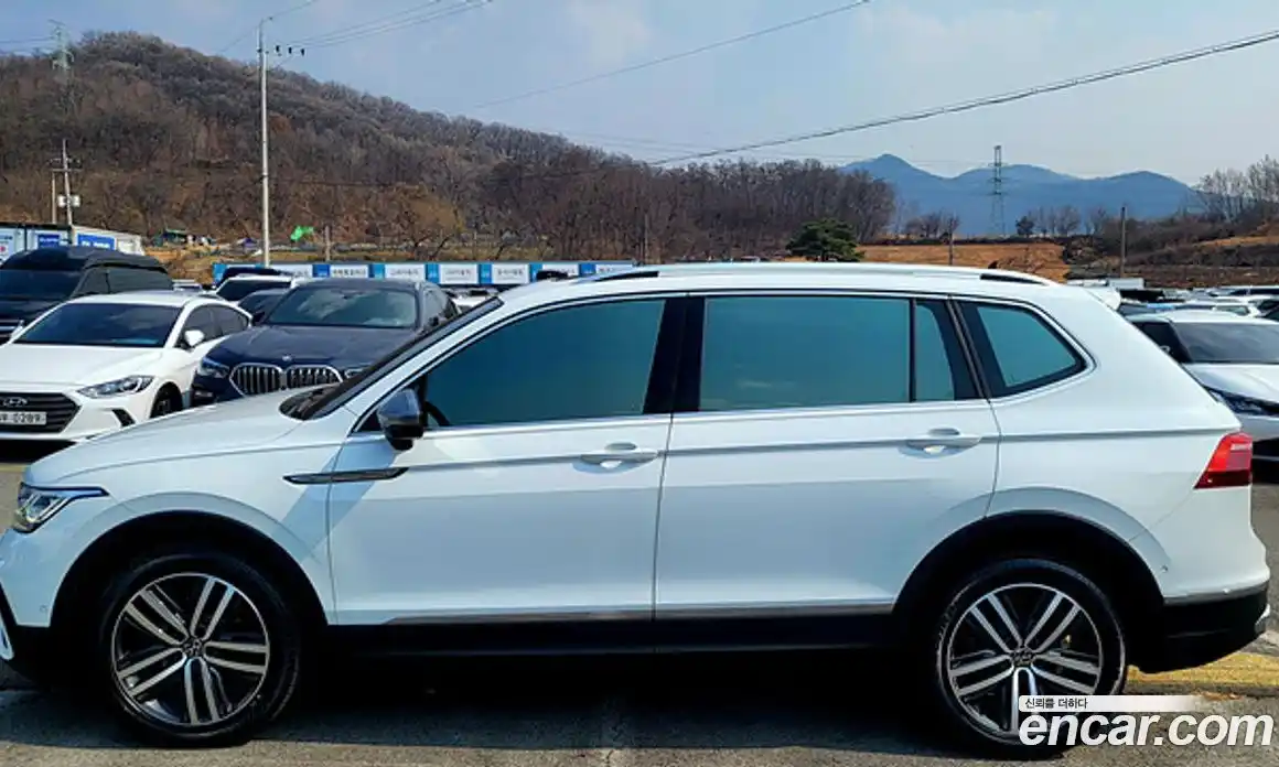 Volkswagen Tiguan 2022 2.0 гидро в Москве № 628970, фото 19