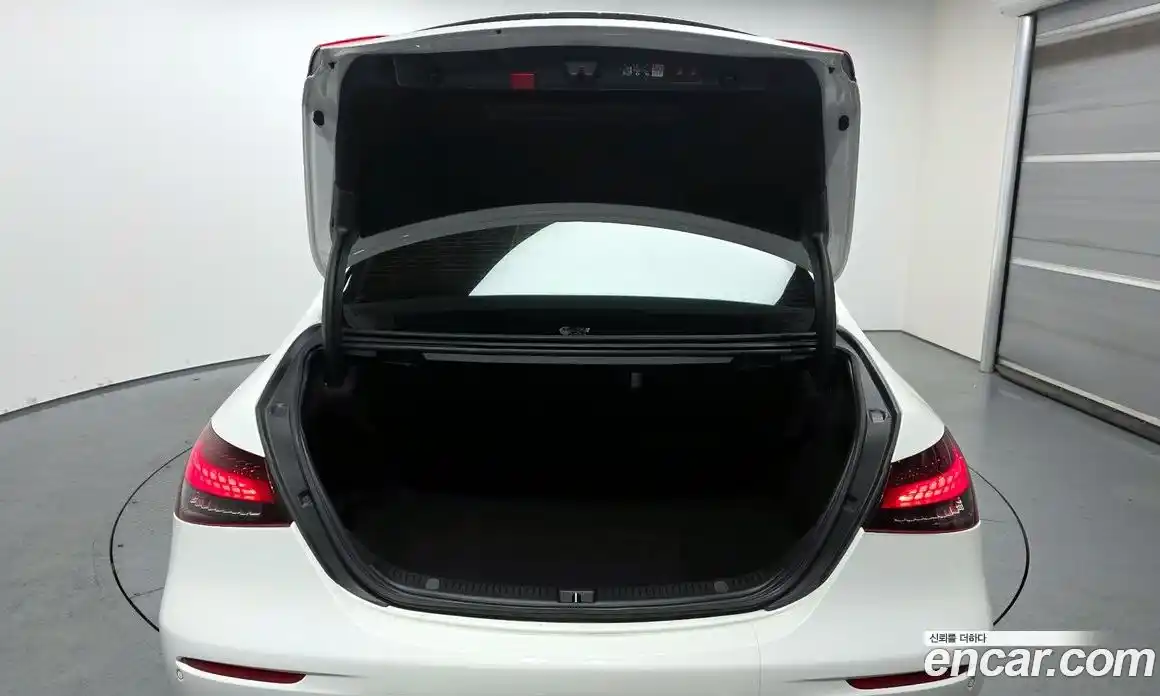 Mercedes-Benz E-Class 2023 2.0 гидро, фото 20