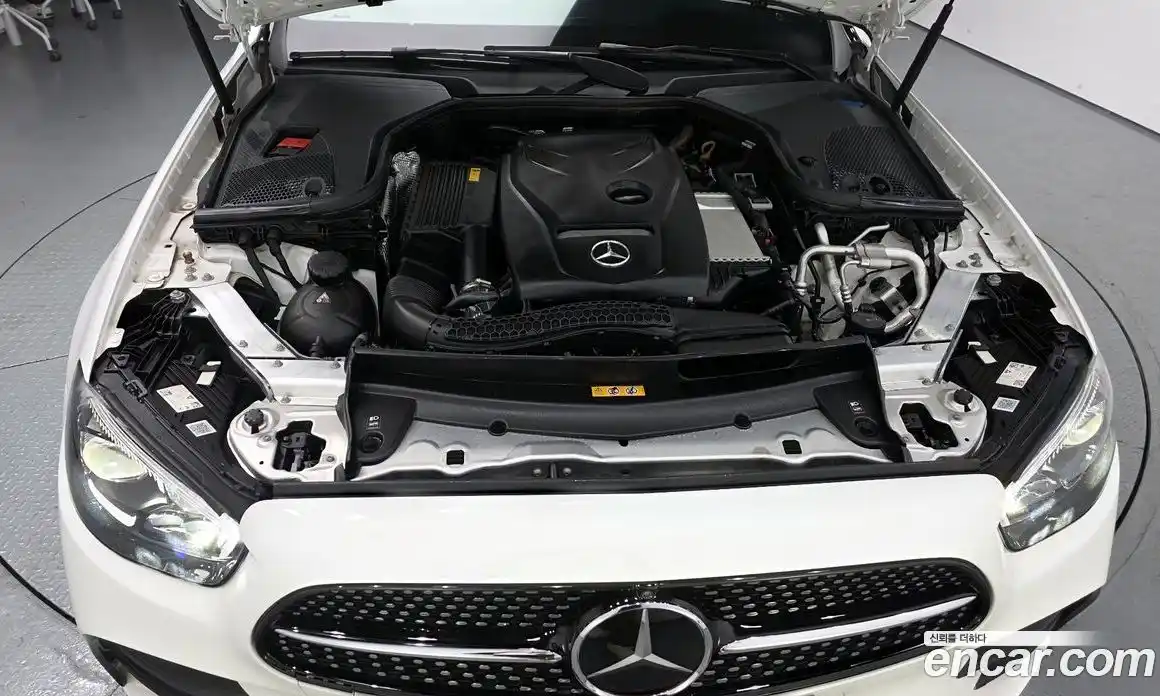 Mercedes-Benz E-Class 2023 2.0 гидро, фото 6