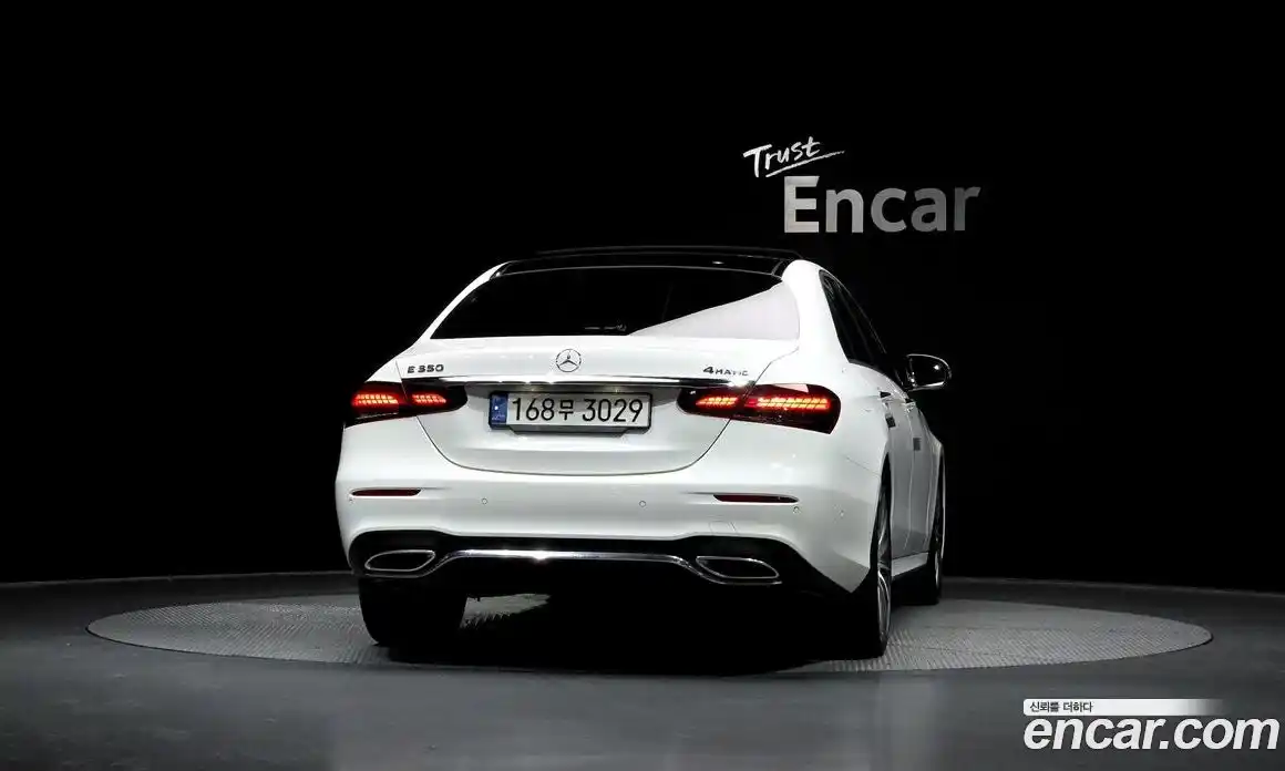 Mercedes-Benz E-Class 2022 2.0 гидро, фото 4