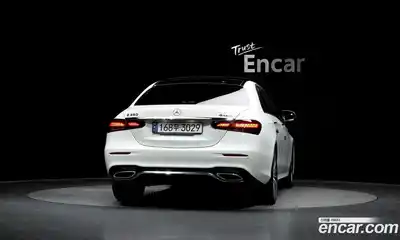Mercedes-Benz E-Class 2022 2.0 гидро, миниатюра 4